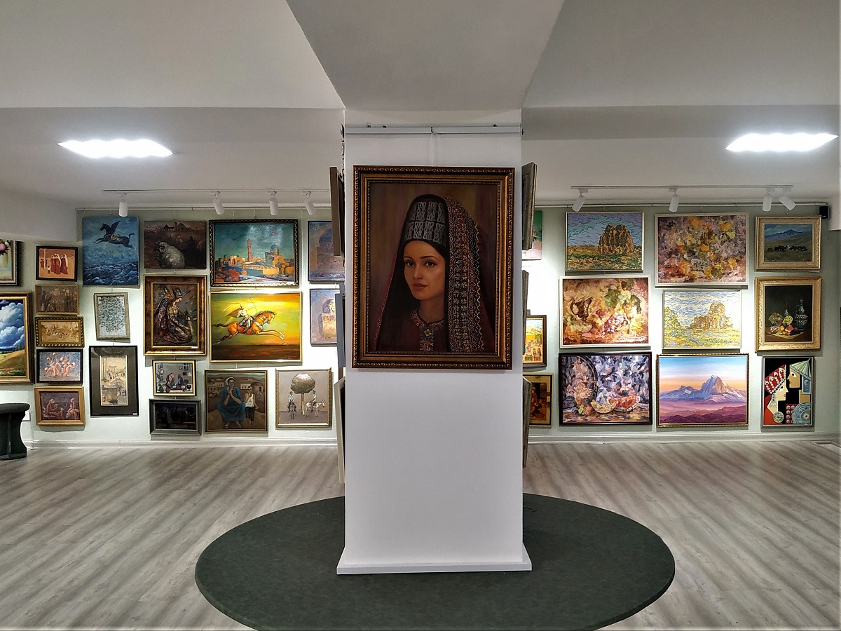 art-gallery-aga-berdyeva-exhibition-april (18).jpg