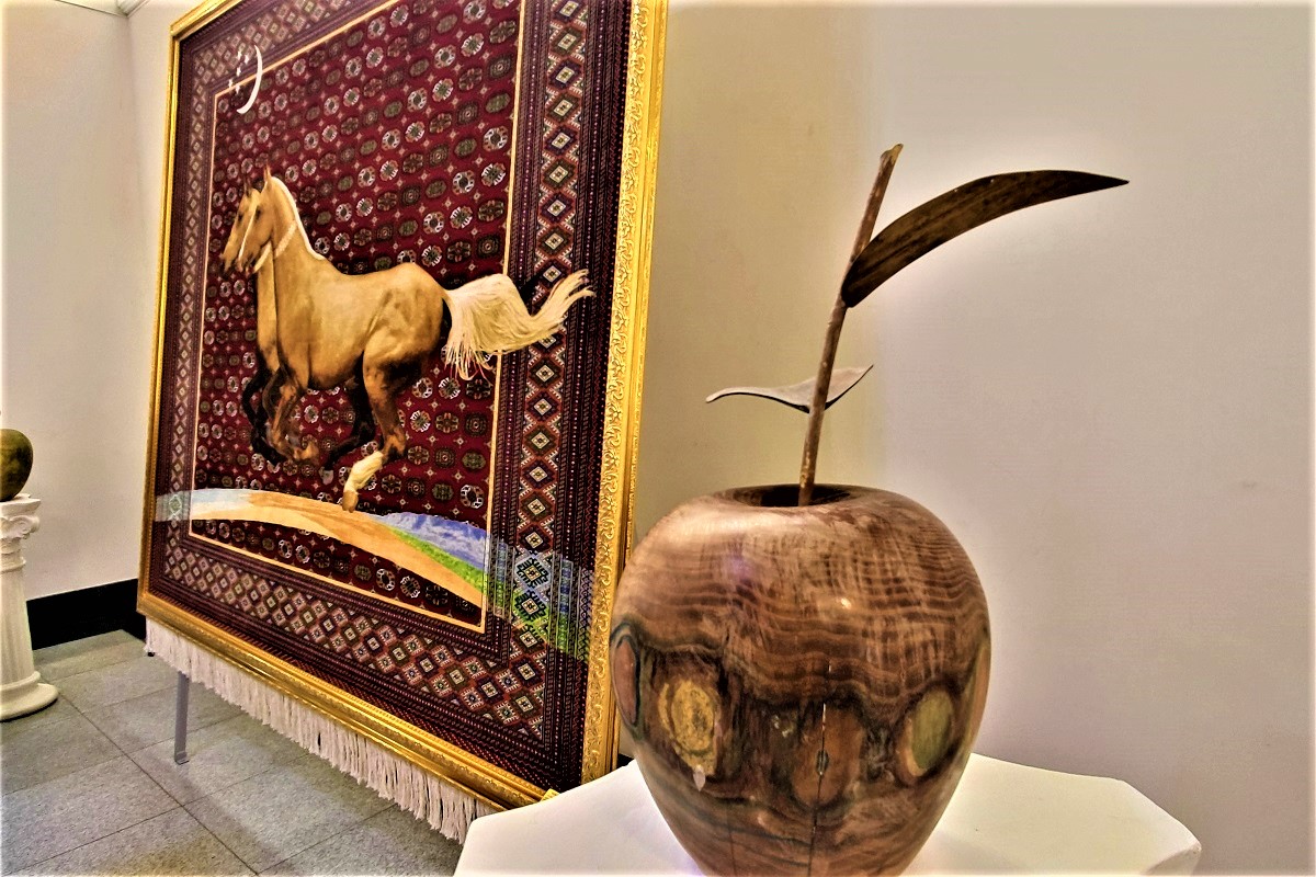 babasara-annamyradov-ada-gutlyev-exhibition-ashgabat-2026 (4).jpg