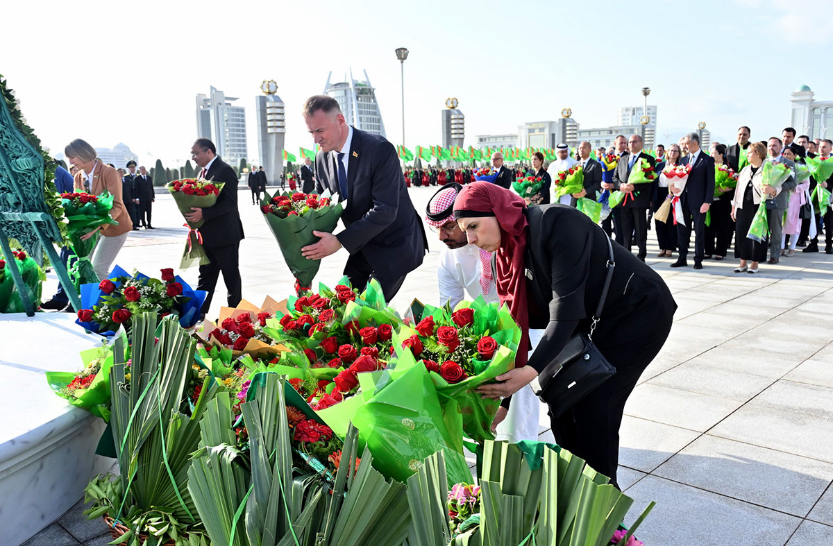 celebrates-constitution-national-flag-day-ashgabat (3).jpg