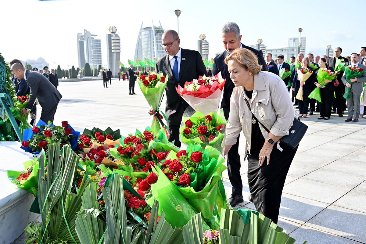celebrates-constitution-national-flag-day-ashgabat (4).jpg