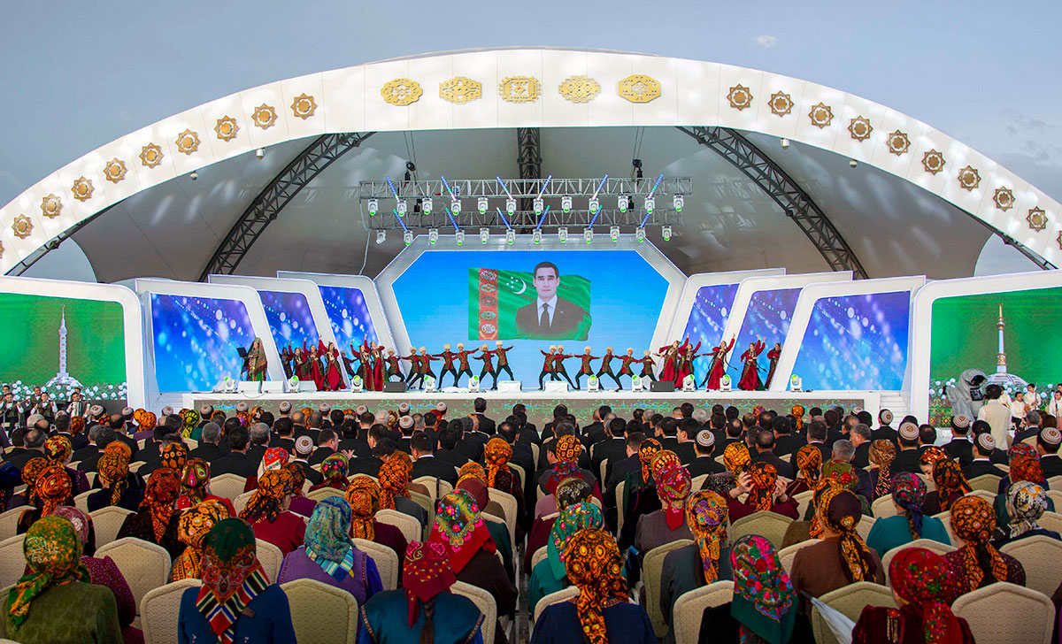 celebrates-constitution-national-flag-day-ashgabat (5).jpg