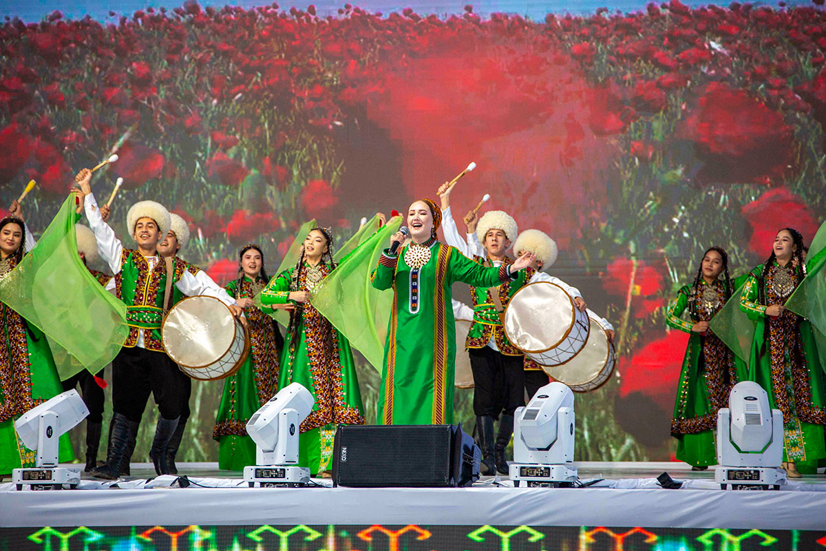 celebrates-constitution-national-flag-day-ashgabat (7).jpg