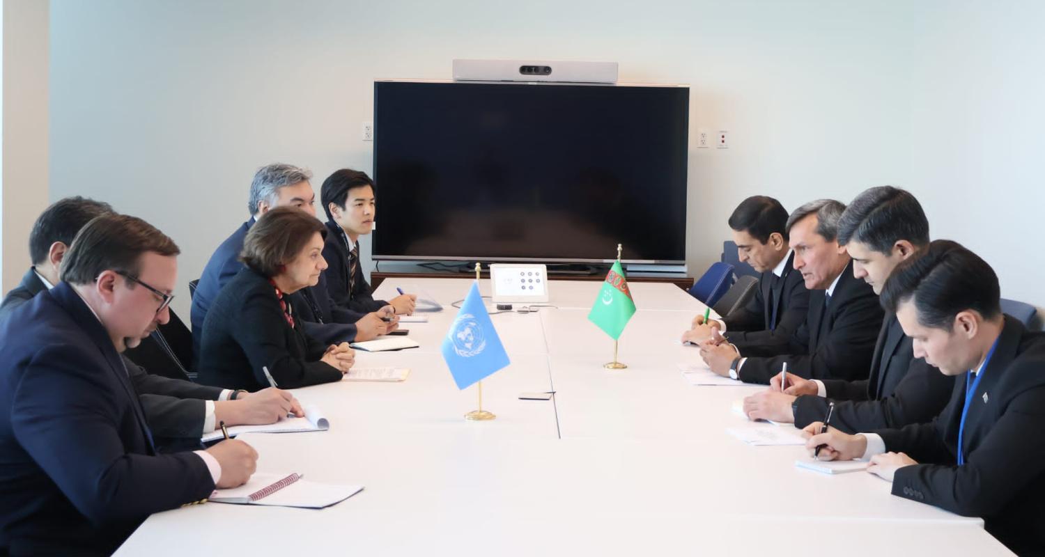 rashid-meredov-rosemary-dicarlo-un-talks-tapi-university (1).jpg
