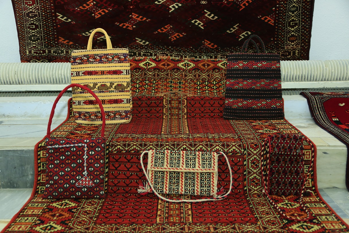 turkmen-carpet-holiday-ashgabat-turkmenhaly-turksoy (2).JPG
