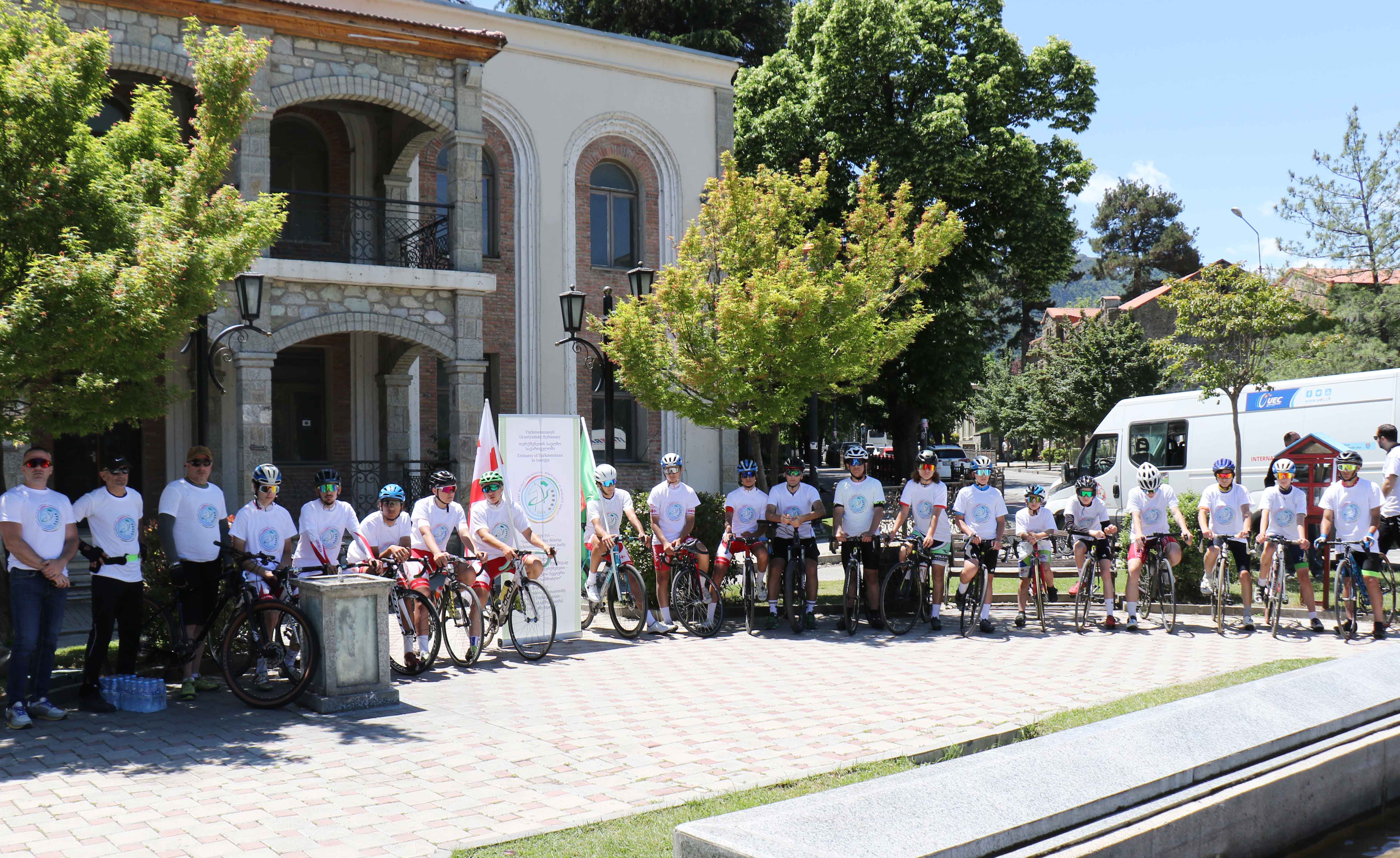 georgian-athletes-supported-turkmen-embassy-cycling-action-2026 (6).jpg
