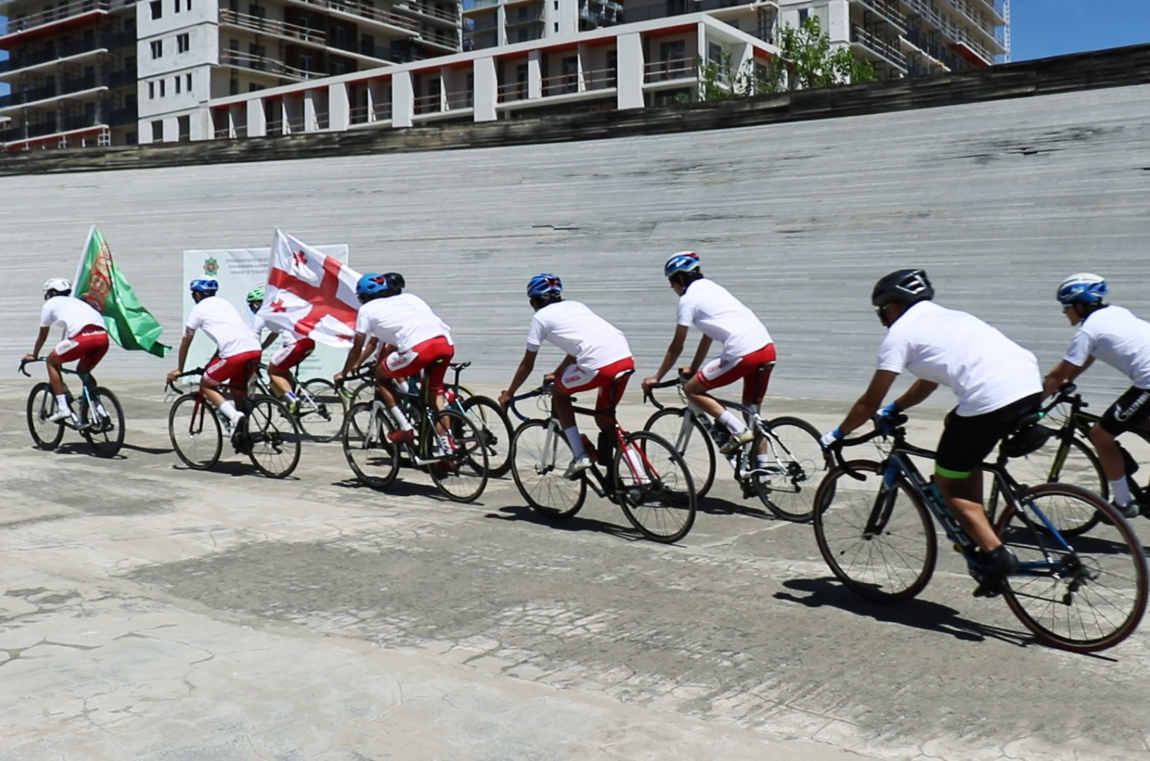 georgian-athletes-supported-turkmen-embassy-cycling-action-2026 (4).jpg