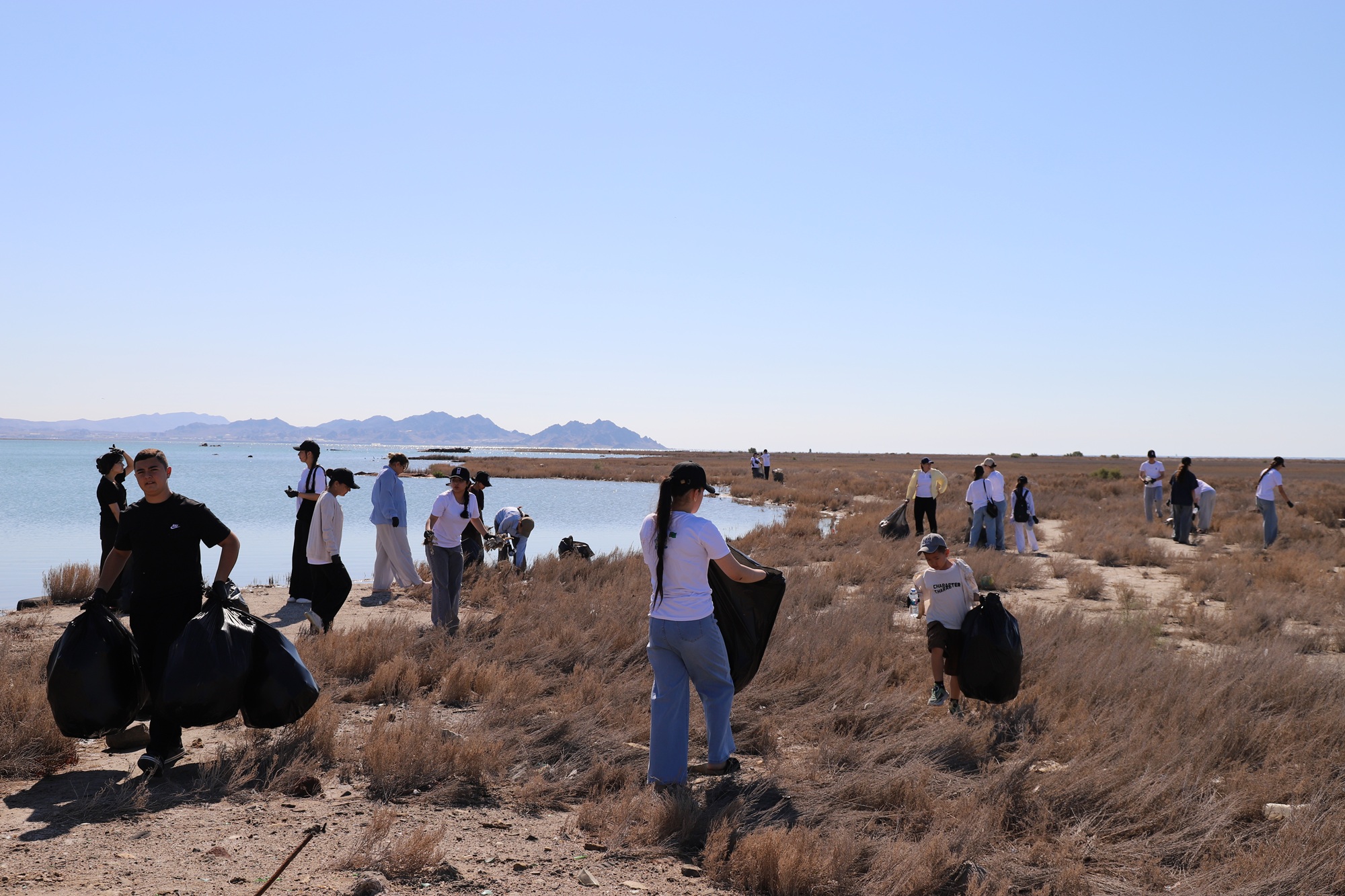 turkmenbashi-caspian-sea-eco-cleanup-action-2026 (9).JPG