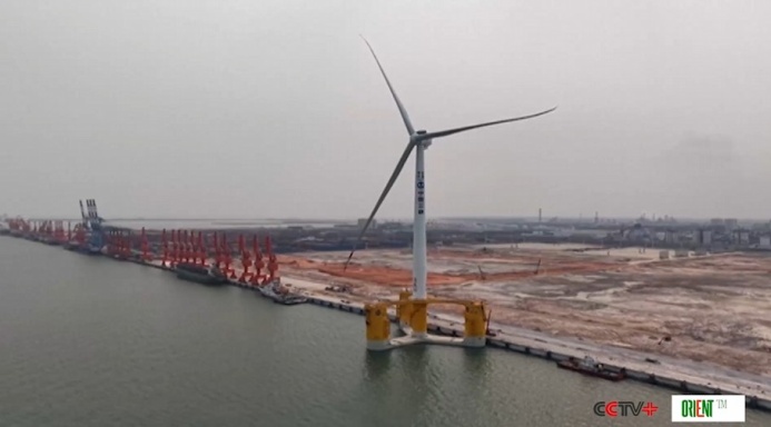  Крупнейшая в мире плавучая ветряная турбина направляется к месту установки