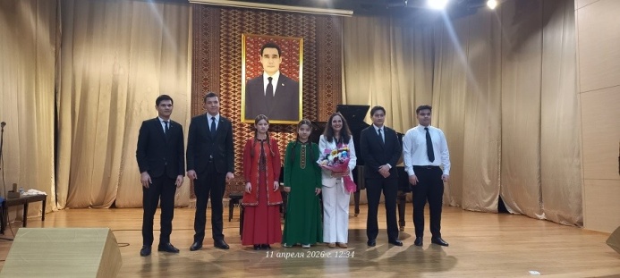  Французская музыкальная магия в Ашхабаде: Мастер-класс Кристин Фонлюпт