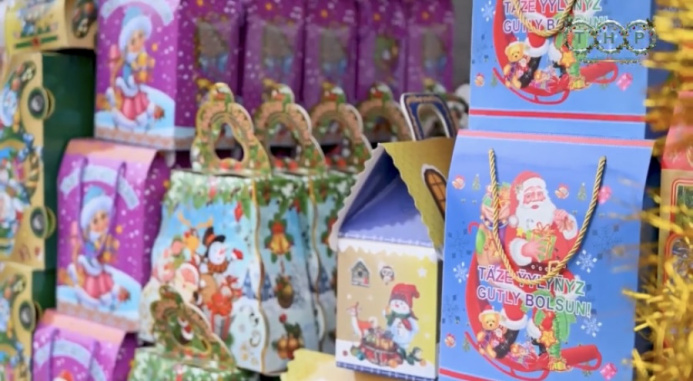  В Туркменистане открылись новогодние ярмарки: как страна готовится к праздникам?