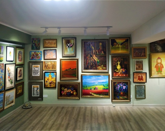 Сто сорок мгновений красоты в новой арт-локации Ашхабада на улице Ага Бердыева