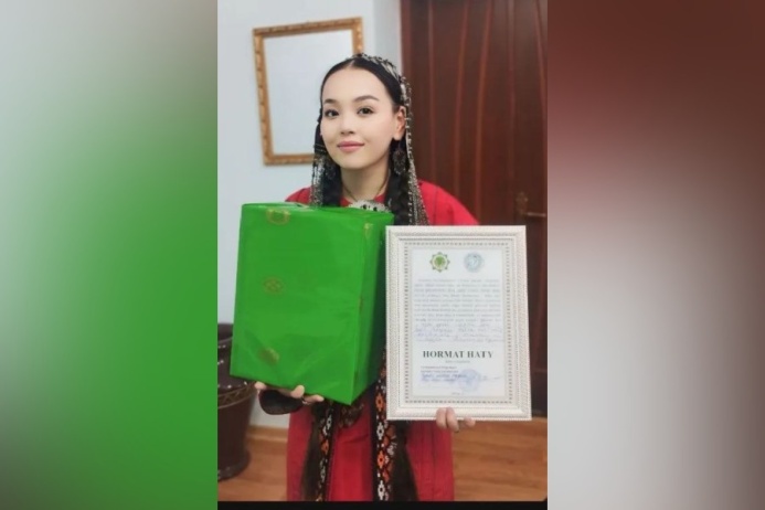  Студентка политехнической школы связи заняла призовое место в конкурсе  «Gyz görki saçda, gül tahýasy başda bolar»