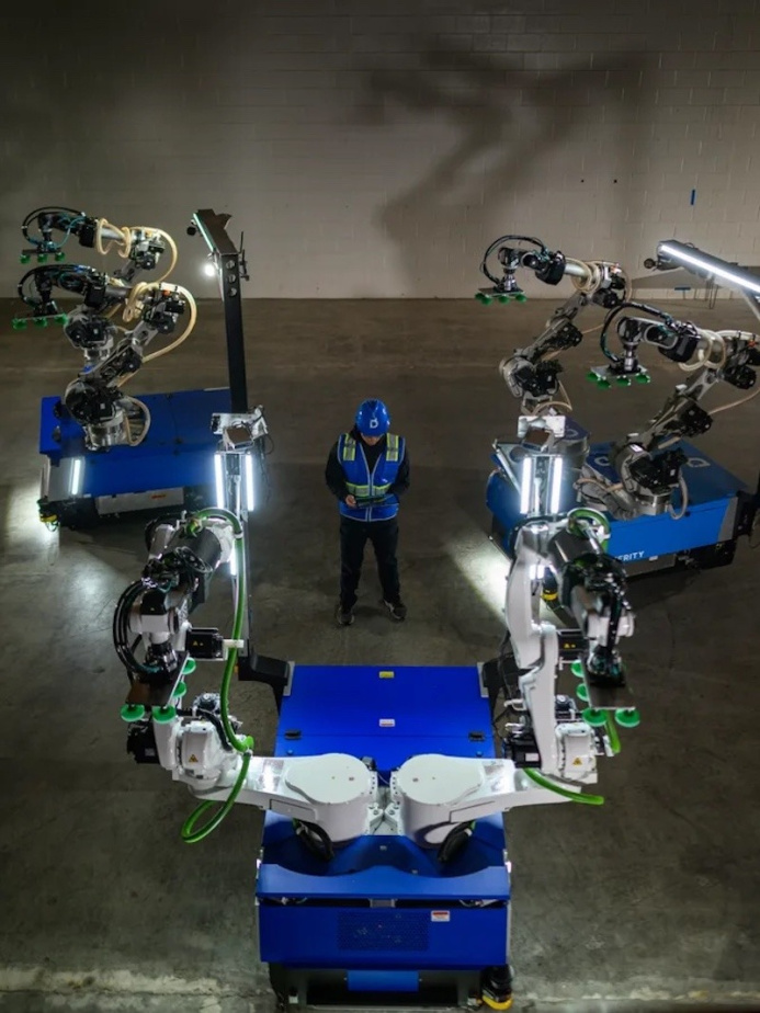  Робот Mech: Переворот в логистике от Dexterity и Kawasaki