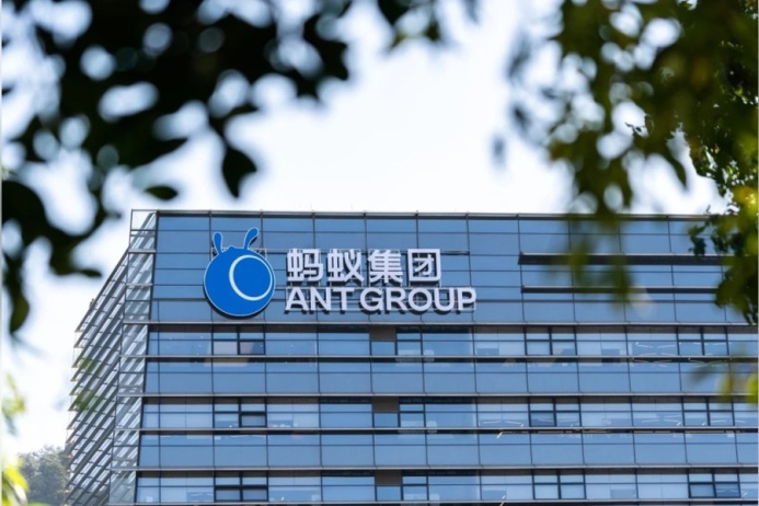  Ant Group установила рекорд: ИИ-ассистент LingGuang набрал 1 млн скачиваний за 4 дня