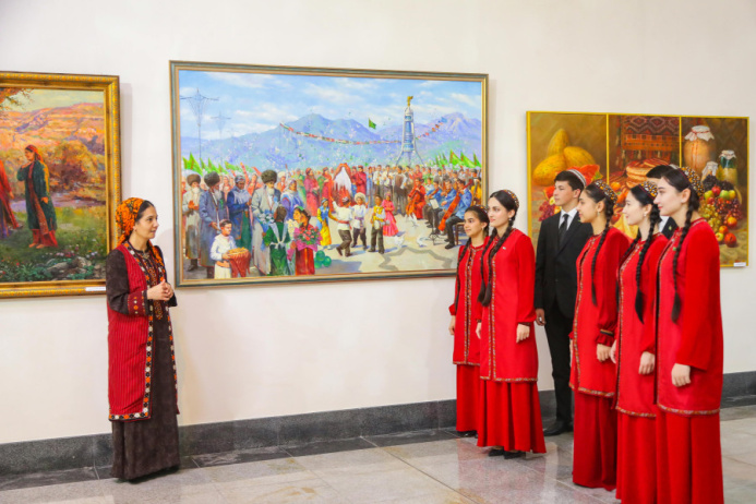  Открылась выставка-конкурс молодежи «Исторические достижения постоянного нейтралитета»: Фото