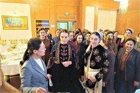 В Ашхабаде прошел туркмено-китайский круглый стол «Женщина и общество»