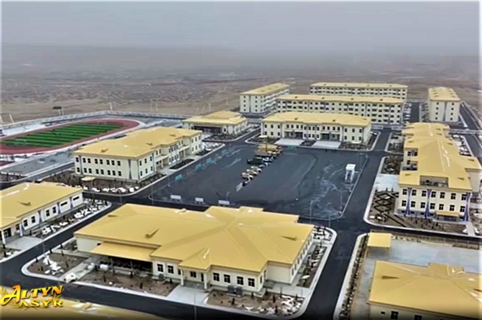  Президент Туркменистана открыл в Лебапе современный военный городок