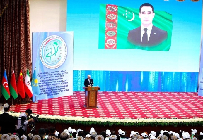  Заместитель министра науки и образования Азербайджана Фирудин Гурбанов посетил Ашхабад