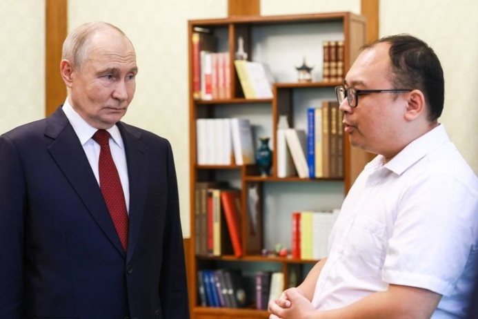  Warm Reunion: Chinese Engineer to Meet Vladimir Putin 26 Years After Chance Encounter