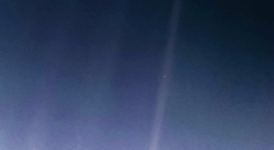 Любовь размером с точку: С днем влюбленных, Земля!