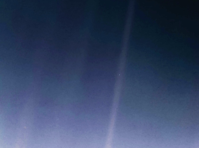  Любовь размером с точку: С днем влюбленных, Земля!