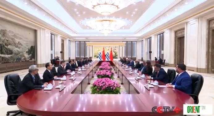  Премьер-министр Китая подтвердил готовность расширять сотрудничество с Уругваем