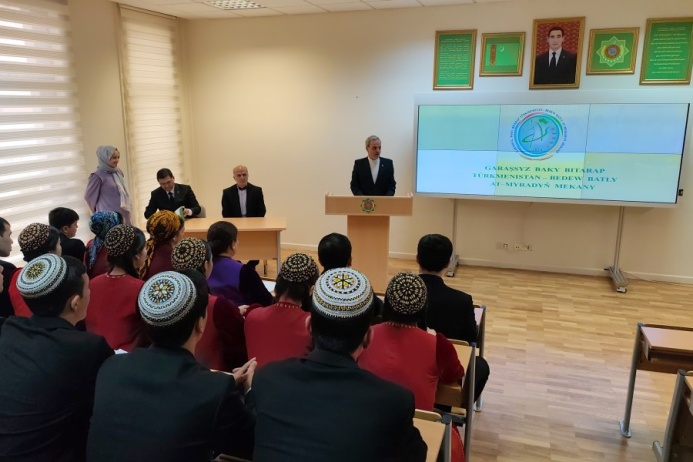  В пяти туркменских вузах стартовали курсы повышения квалификации по персидскому языку