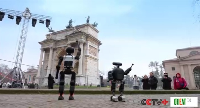  Роботы из Китая удивили итальянский Милан футбольными навыками и уровнем технологий