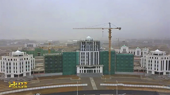  Бердымухамедов ознакомился со строительством нового административного центра Ахала