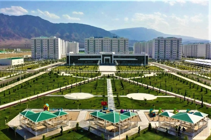  Торжество в городе Аркадаг по случаю 5-летия Фонда имени Гурбангулы Бердымухамедова