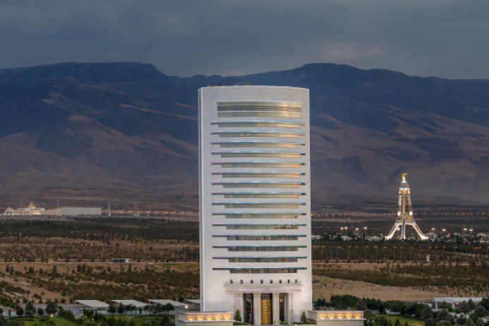  На биржевых торгах в Туркменистане реализована продукция нефтехимии, сельского хозяйства, строительной и лёгкой промышленности