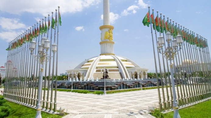  Президенту и членам правительства Туркменистана вручили юбилейную медаль