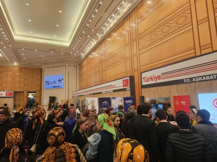  Посольство Турции знакомит гостей выставки экспортных товаров с туристическим потенциалом страны