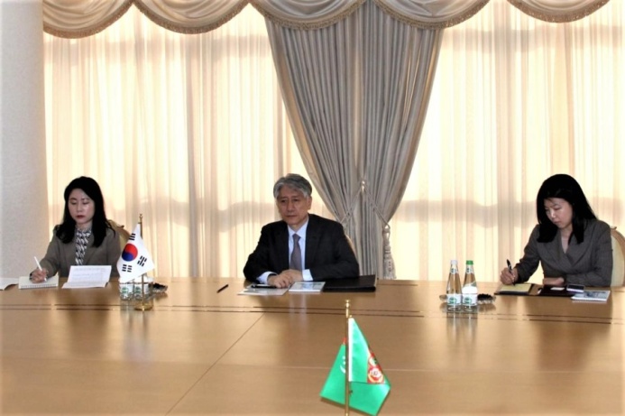  New Ambassador of the Republic of Korea Lee Won-jae Presented Copies of His Credentials to the MFA of Turkmenistan