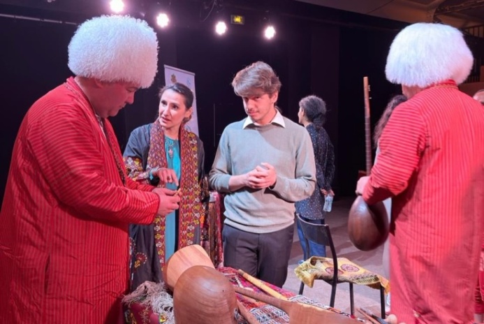  В Париже состоялся культурно-музыкальный вечер с участием мастеров культуры Туркменистана