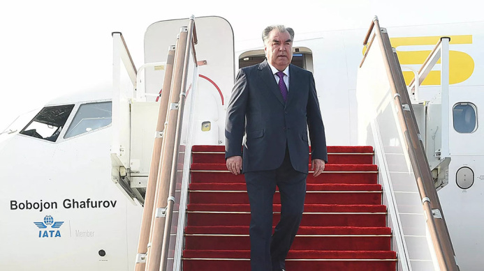 Начался визит в Туркменистан президента Таджикистана