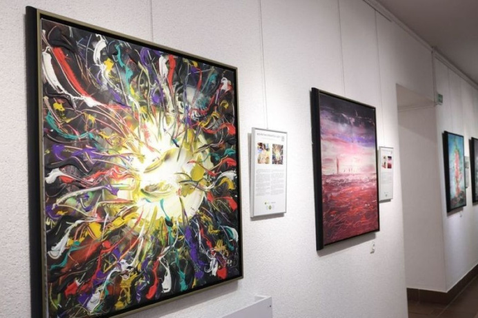  В Минске открылась выставка «Краски говорят» — арт-пространство без границ