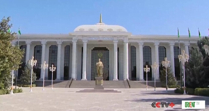  Гурбангулы Бердымухамедов призывает к миру на фоне нестабильной международной ситуации