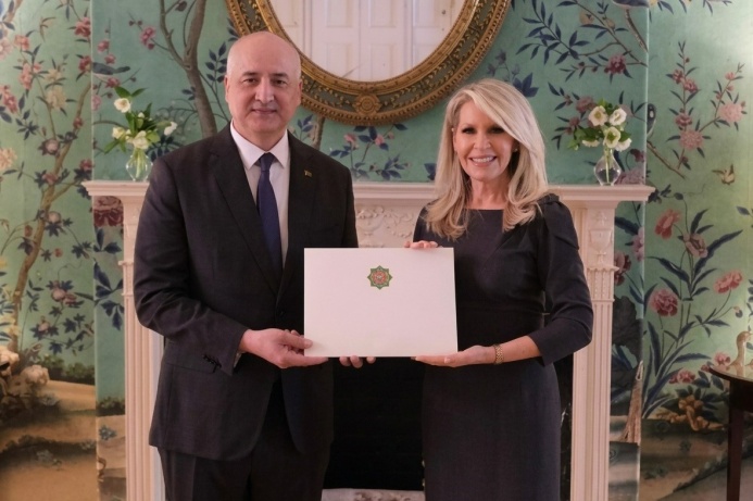  Посол Туркменистана вручил копии верительных грамот главе Протокола США