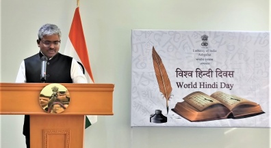 «Эмоциональный связующий». Когда поэзия звучит на хинди, перевод становится вторичным…