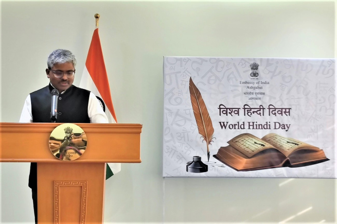  «Эмоциональный связующий». Когда поэзия звучит на хинди, перевод становится вторичным…